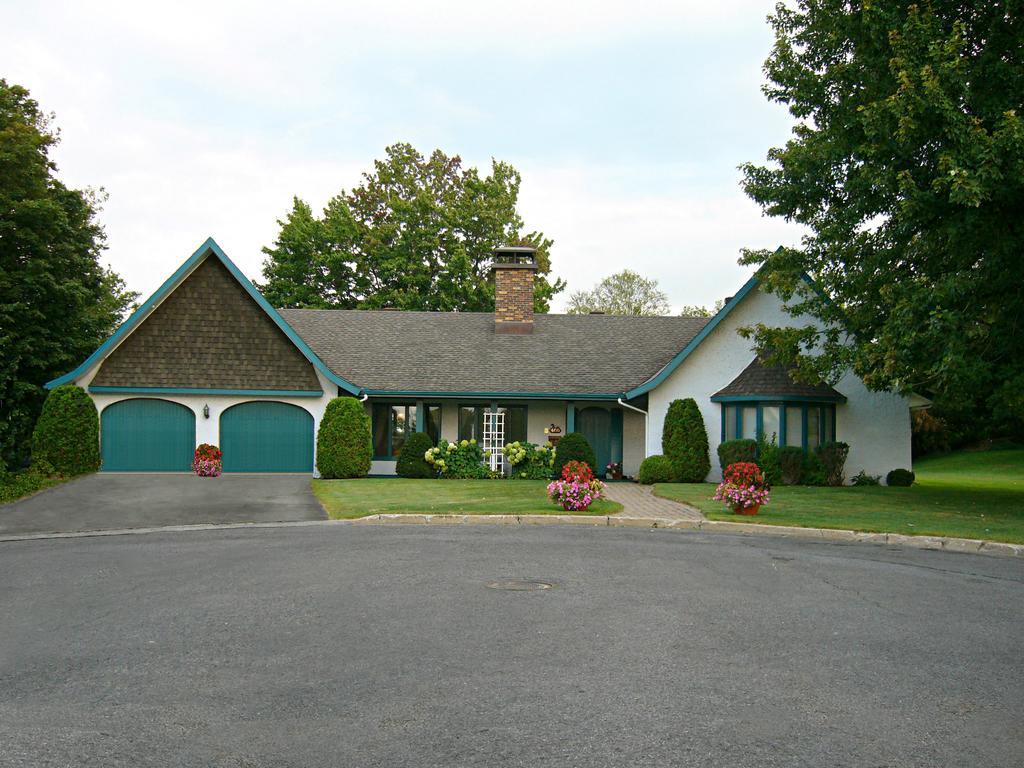 B&B Aux Deux Pignons Donnacona Exterior photo